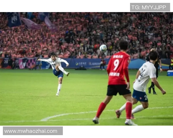 时光定格绿茵记忆历代足球巨星珍贵合影全景展