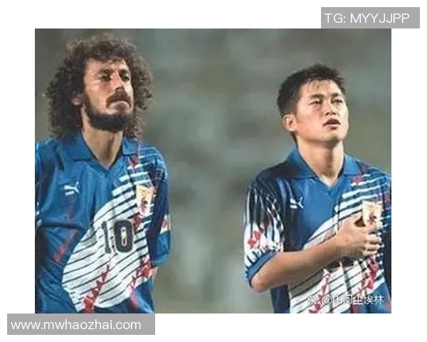 足球史上著名的手拨球事件及相关球星解析