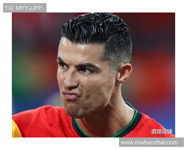 足球球星邪笑定格瞬间尽显霸气魅力引爆球迷热议